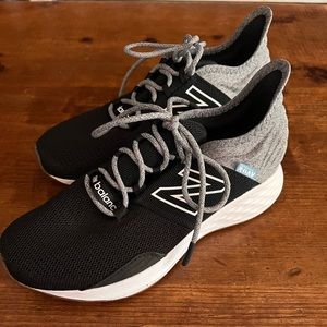 New balance tennis shoes.  Like new